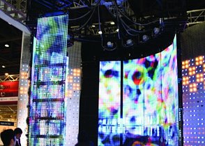 led obrazovky - transparentní obrazovky - fixcurtain - průhledné obrazovky